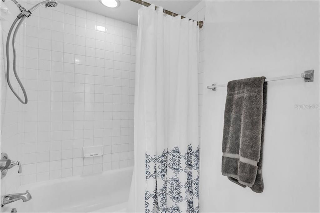 Под контрактом: $150,000 (1 спален, 1 ванн, 975 Квадратных фут)