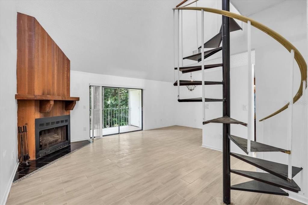 Под контрактом: $150,000 (1 спален, 1 ванн, 975 Квадратных фут)