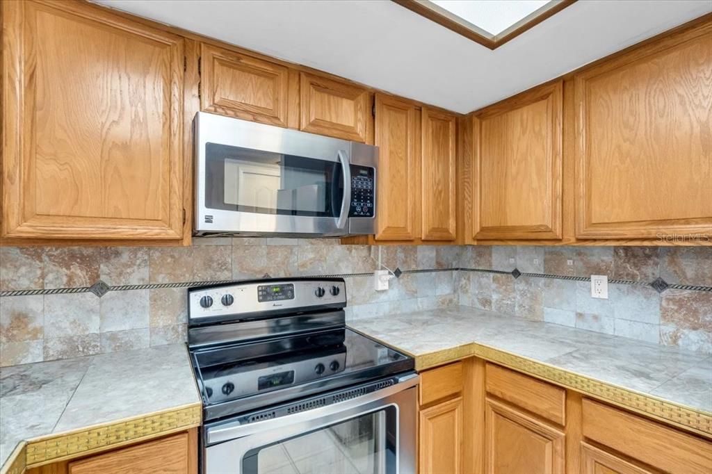 Под контрактом: $150,000 (1 спален, 1 ванн, 975 Квадратных фут)