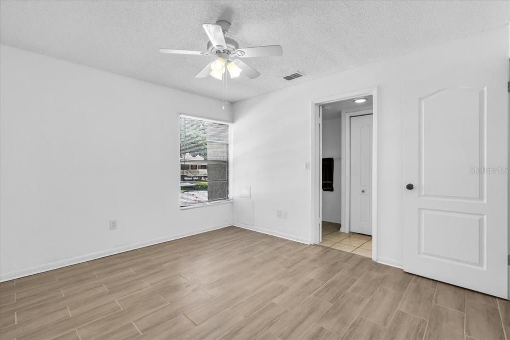 Под контрактом: $150,000 (1 спален, 1 ванн, 975 Квадратных фут)