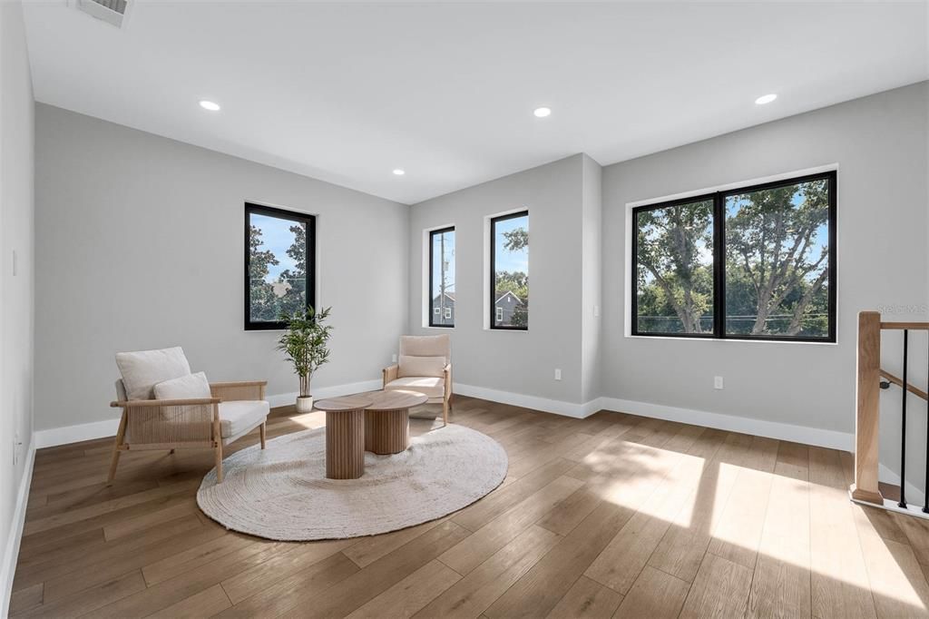 Под контрактом: $949,900 (4 спален, 3 ванн, 2803 Квадратных фут)