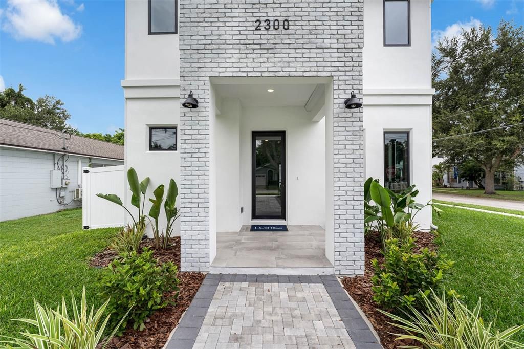 Под контрактом: $949,900 (4 спален, 3 ванн, 2803 Квадратных фут)