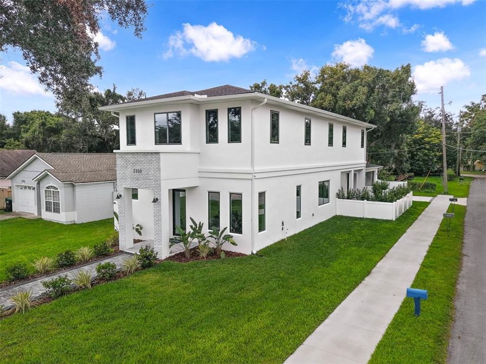 Под контрактом: $949,900 (4 спален, 3 ванн, 2803 Квадратных фут)