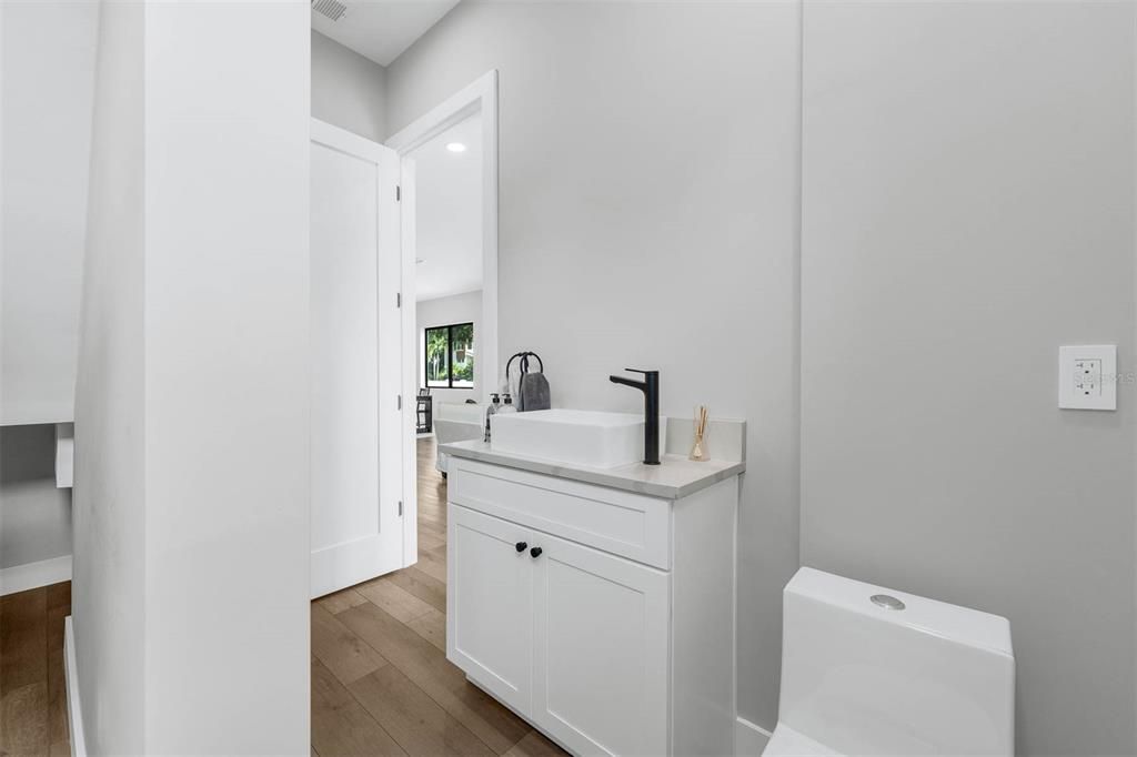 Под контрактом: $949,900 (4 спален, 3 ванн, 2803 Квадратных фут)