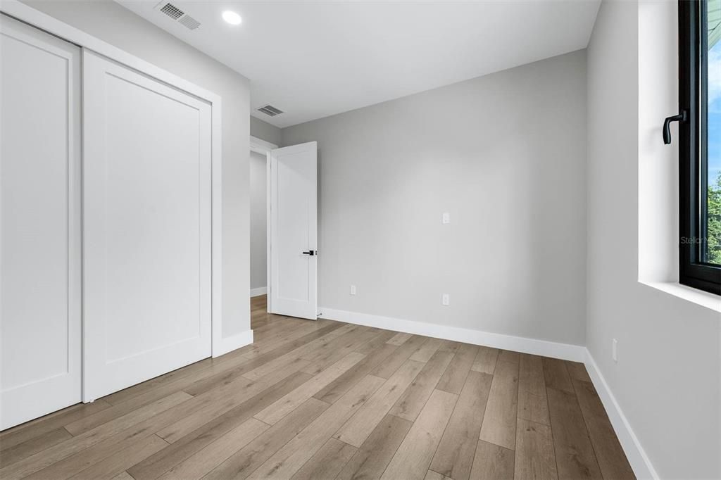 Под контрактом: $949,900 (4 спален, 3 ванн, 2803 Квадратных фут)