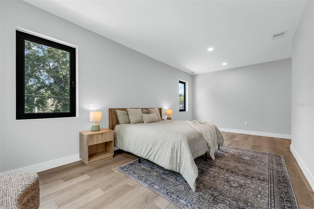 Под контрактом: $949,900 (4 спален, 3 ванн, 2803 Квадратных фут)