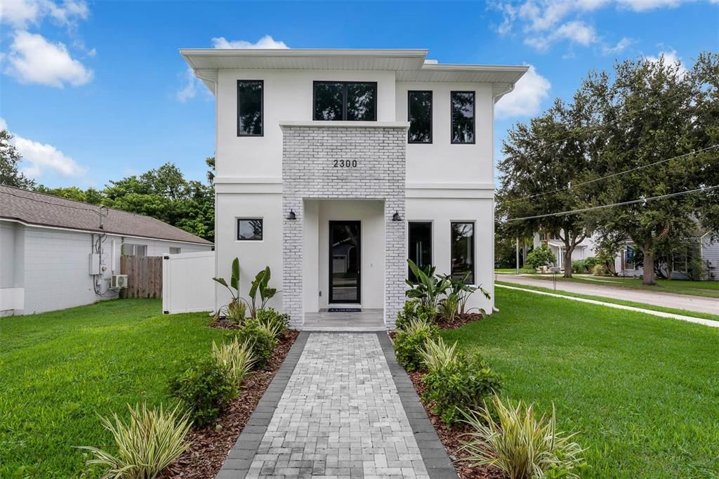 Под контрактом: $949,900 (4 спален, 3 ванн, 2803 Квадратных фут)