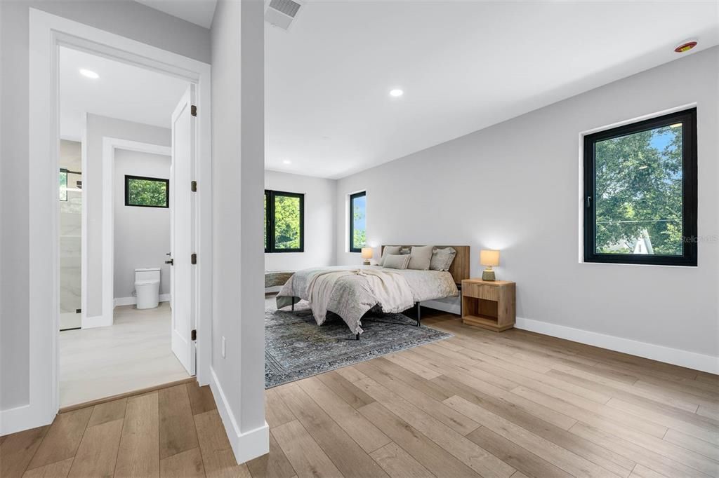 Под контрактом: $949,900 (4 спален, 3 ванн, 2803 Квадратных фут)