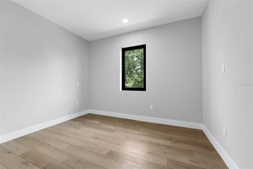 Под контрактом: $949,900 (4 спален, 3 ванн, 2803 Квадратных фут)