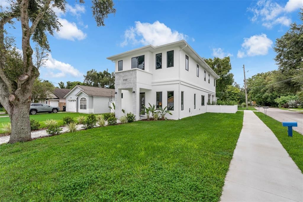 Под контрактом: $949,900 (4 спален, 3 ванн, 2803 Квадратных фут)