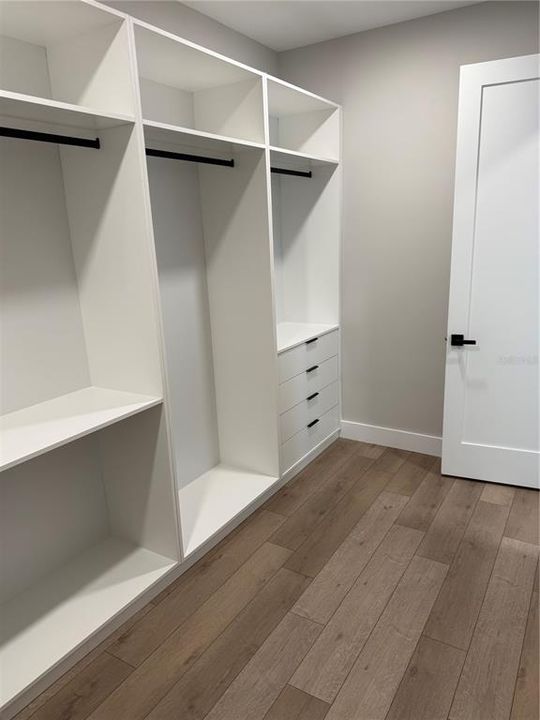 Под контрактом: $949,900 (4 спален, 3 ванн, 2803 Квадратных фут)