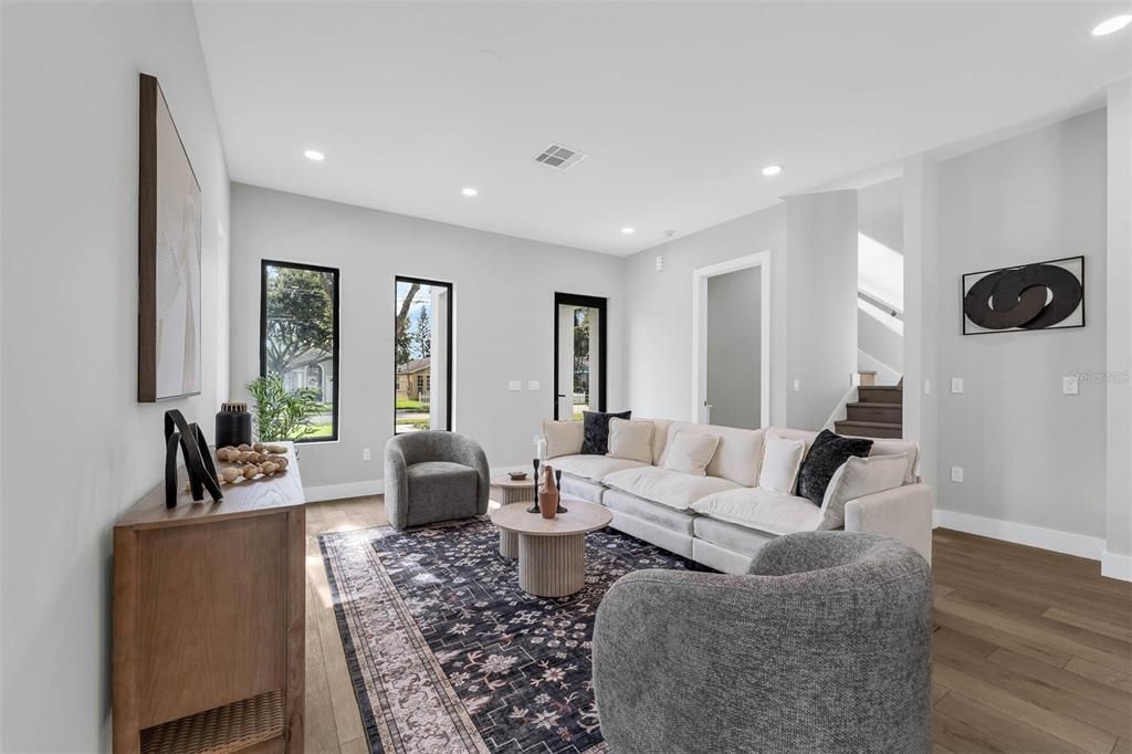 Под контрактом: $949,900 (4 спален, 3 ванн, 2803 Квадратных фут)