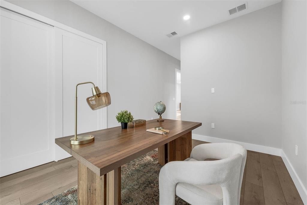 Под контрактом: $949,900 (4 спален, 3 ванн, 2803 Квадратных фут)