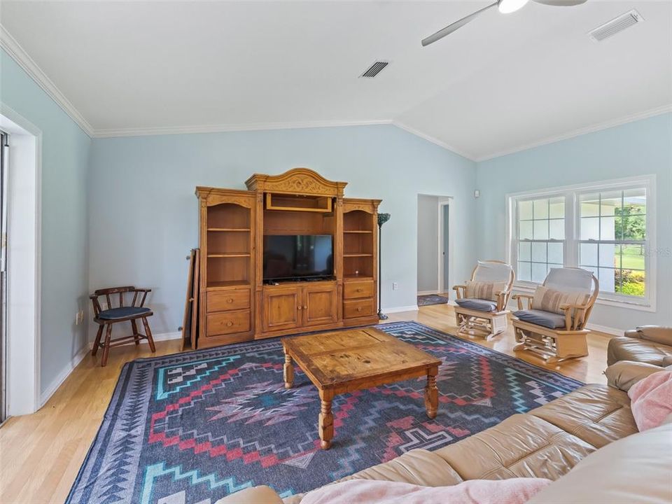 For Sale: $820,000 (3 beds, 2 baths, 2487 Square Feet)