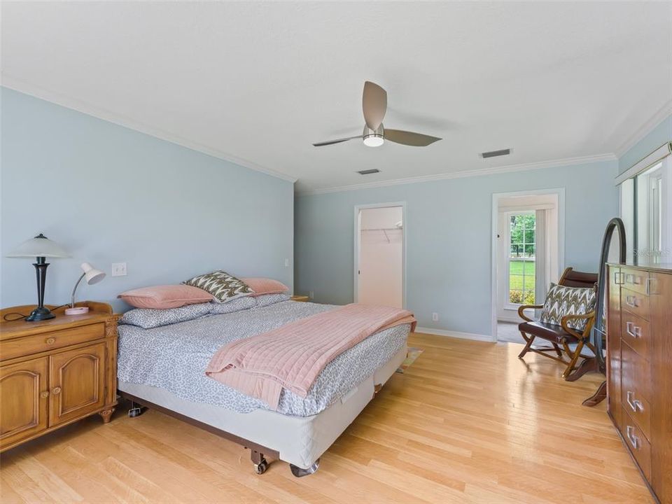 For Sale: $820,000 (3 beds, 2 baths, 2487 Square Feet)