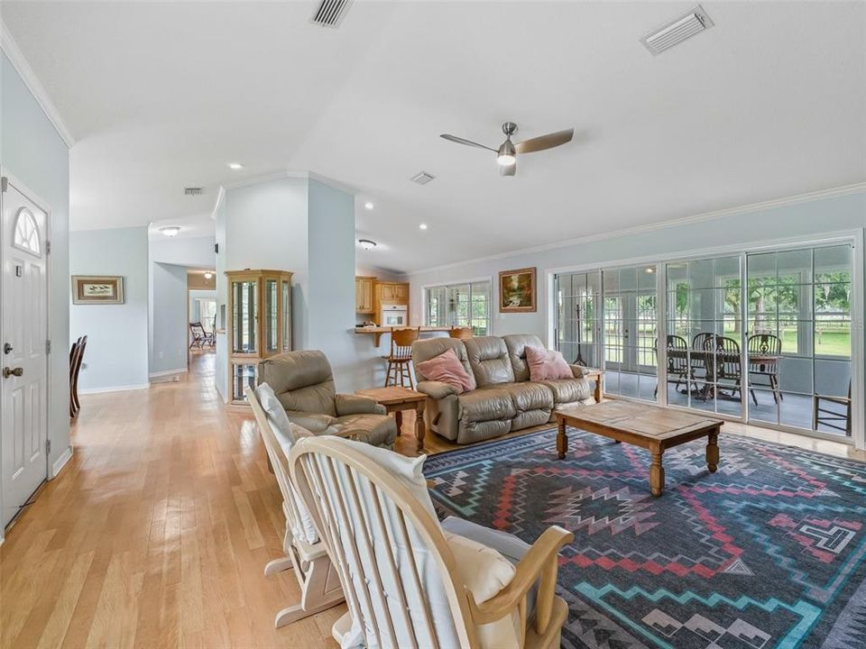 For Sale: $820,000 (3 beds, 2 baths, 2487 Square Feet)