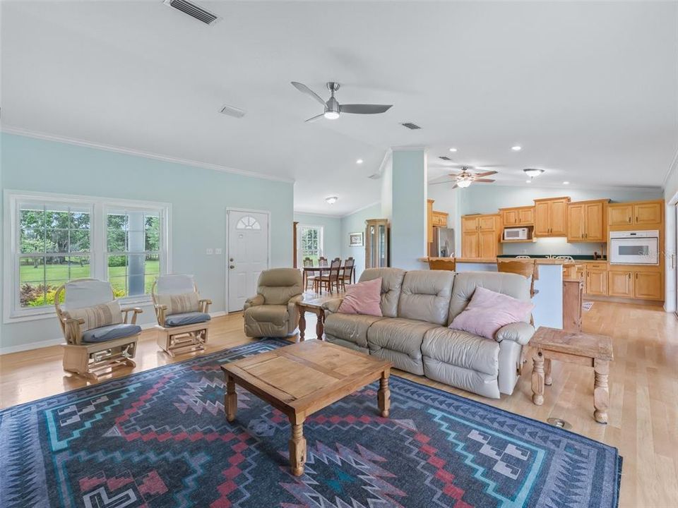 For Sale: $820,000 (3 beds, 2 baths, 2487 Square Feet)