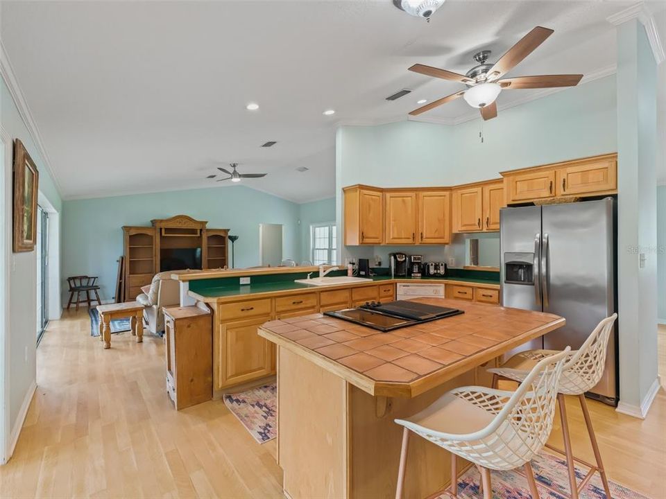 For Sale: $820,000 (3 beds, 2 baths, 2487 Square Feet)