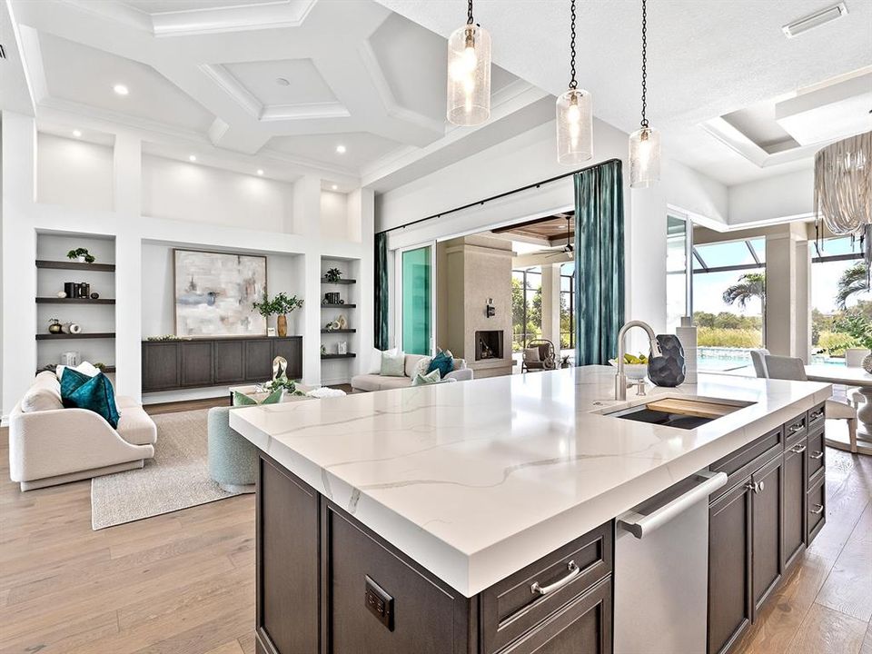 合同活跃: $2,450,000 (3 贝兹, 4 浴室, 3226 平方英尺)