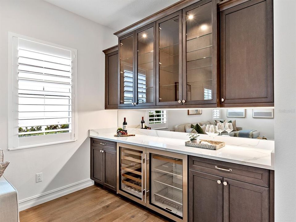 合同活跃: $2,450,000 (3 贝兹, 4 浴室, 3226 平方英尺)