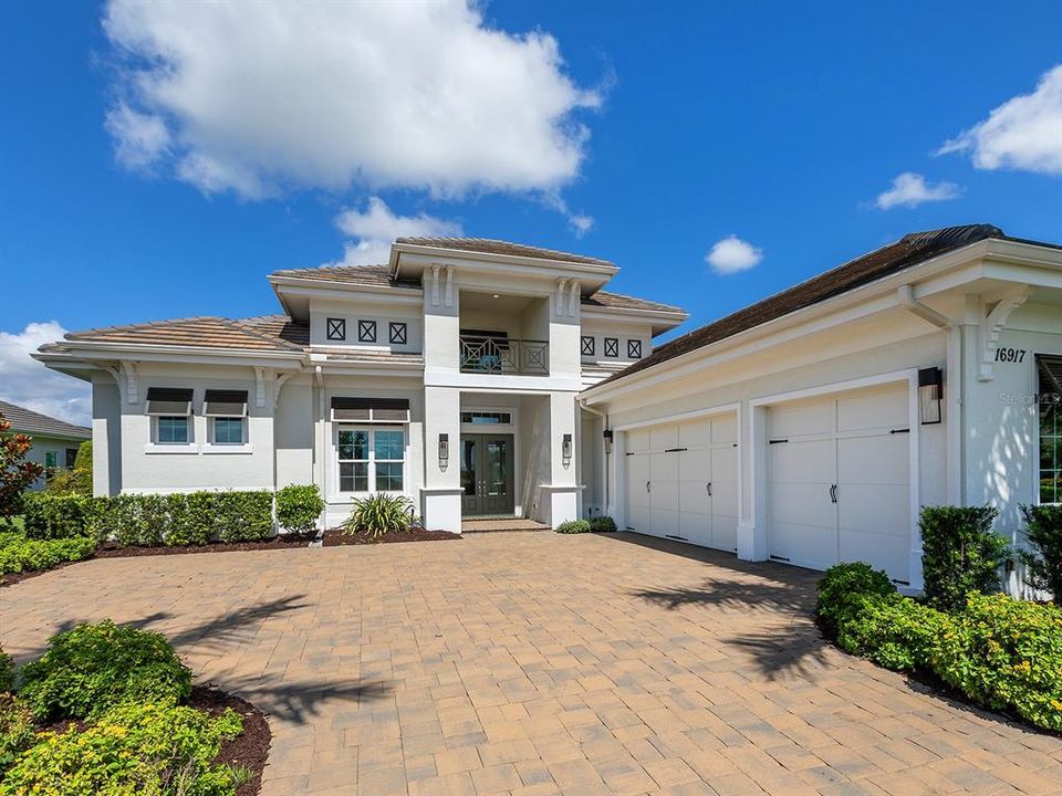 合同活跃: $2,450,000 (3 贝兹, 4 浴室, 3226 平方英尺)