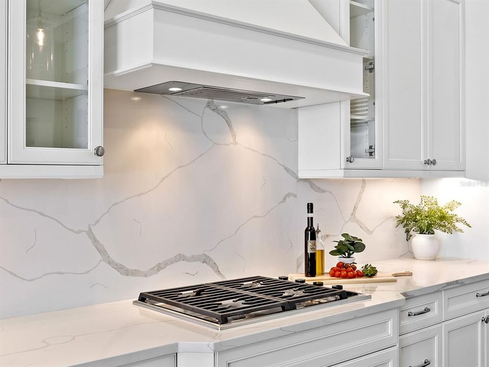 合同活跃: $2,450,000 (3 贝兹, 4 浴室, 3226 平方英尺)