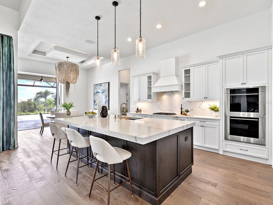 合同活跃: $2,450,000 (3 贝兹, 4 浴室, 3226 平方英尺)