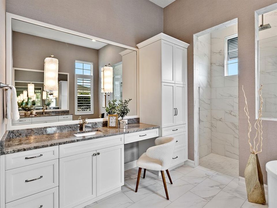 合同活跃: $2,450,000 (3 贝兹, 4 浴室, 3226 平方英尺)