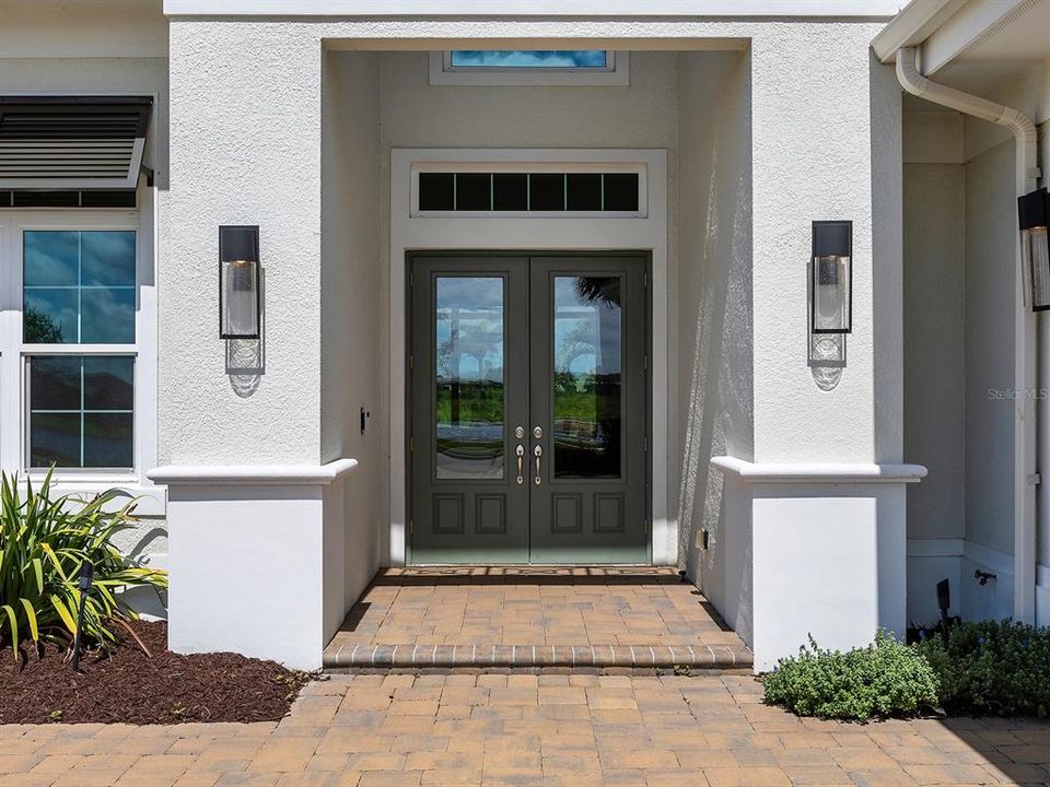 合同活跃: $2,450,000 (3 贝兹, 4 浴室, 3226 平方英尺)