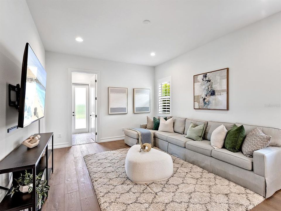 合同活跃: $2,450,000 (3 贝兹, 4 浴室, 3226 平方英尺)