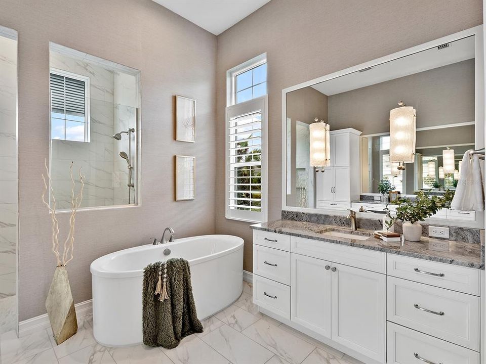 合同活跃: $2,450,000 (3 贝兹, 4 浴室, 3226 平方英尺)