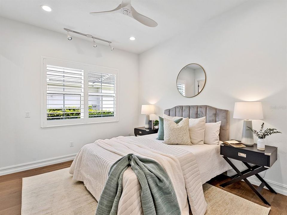 合同活跃: $2,450,000 (3 贝兹, 4 浴室, 3226 平方英尺)