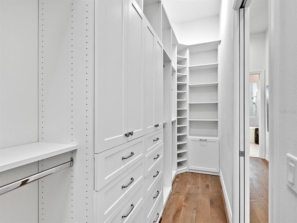 合同活跃: $2,450,000 (3 贝兹, 4 浴室, 3226 平方英尺)