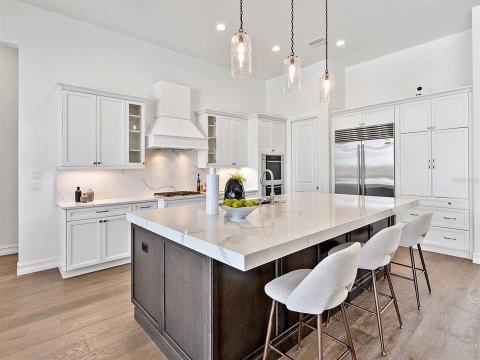 合同活跃: $2,450,000 (3 贝兹, 4 浴室, 3226 平方英尺)