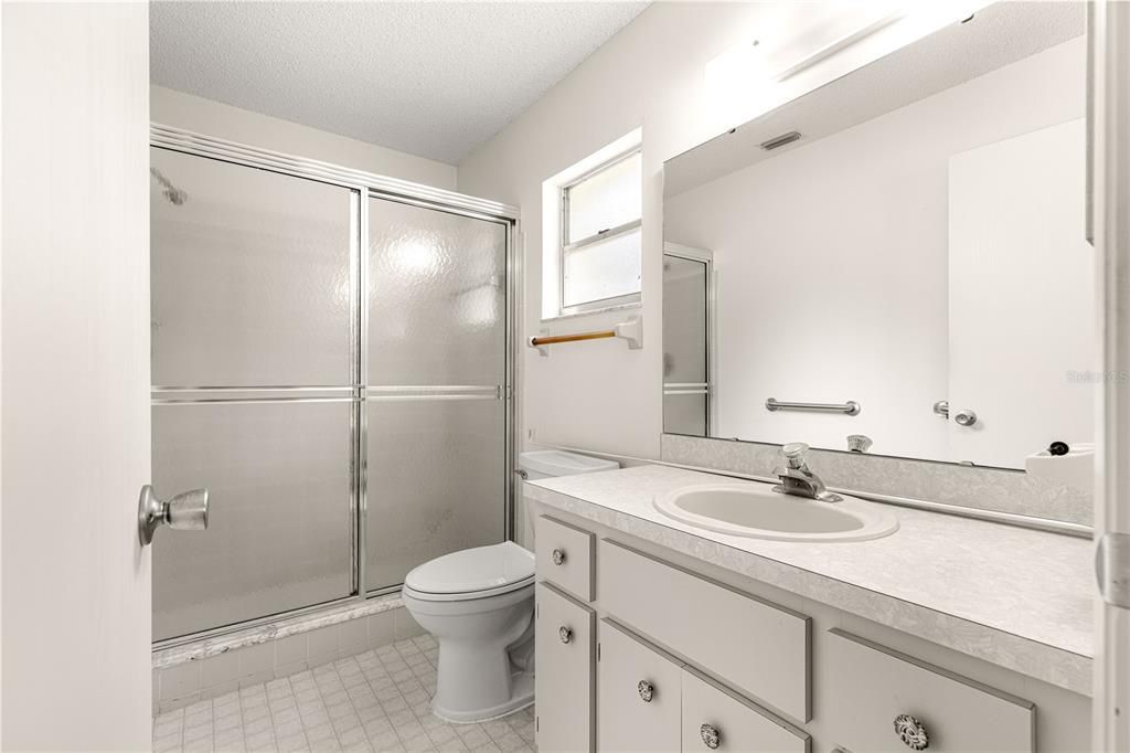 待售: $128,950 (2 贝兹, 2 浴室, 1249 平方英尺)