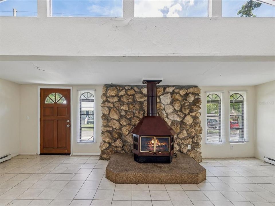 For Sale: $159,750 (2 beds, 1 baths, 1248 Square Feet)