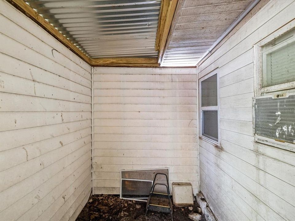 For Sale: $159,750 (2 beds, 1 baths, 1248 Square Feet)