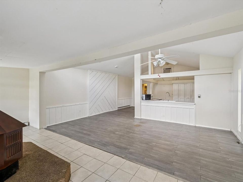 For Sale: $159,750 (2 beds, 1 baths, 1248 Square Feet)