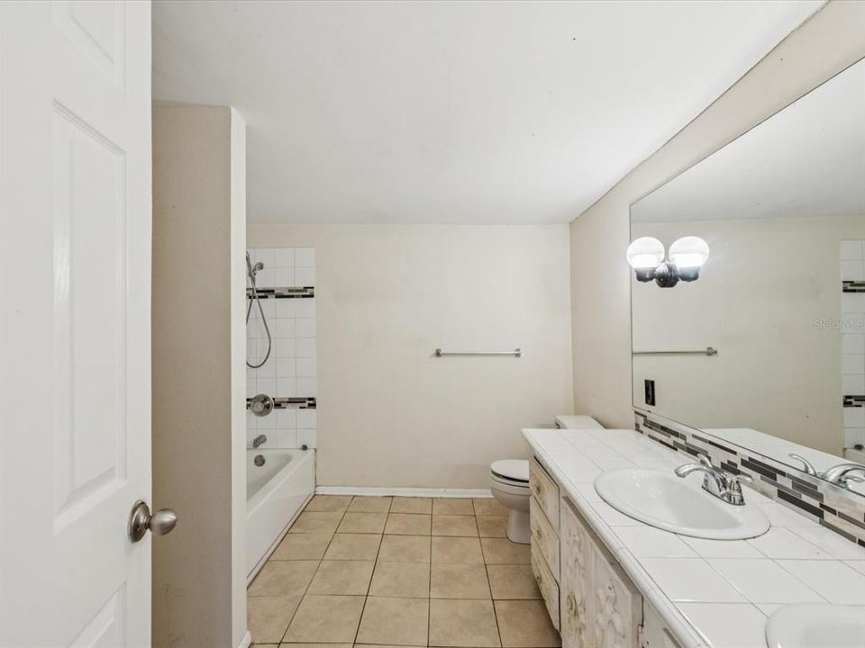 For Sale: $159,750 (2 beds, 1 baths, 1248 Square Feet)