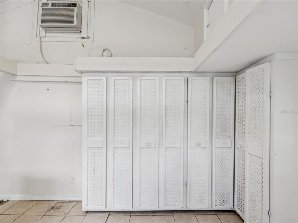 For Sale: $159,750 (2 beds, 1 baths, 1248 Square Feet)