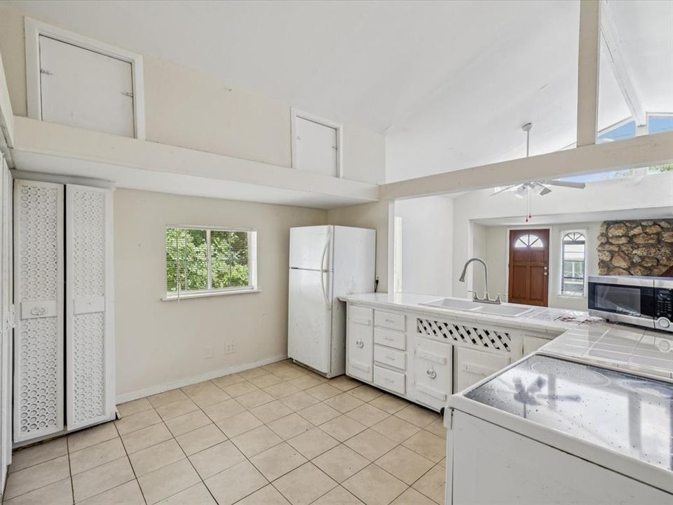 For Sale: $159,750 (2 beds, 1 baths, 1248 Square Feet)