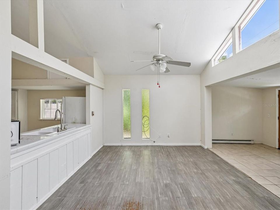 For Sale: $159,750 (2 beds, 1 baths, 1248 Square Feet)