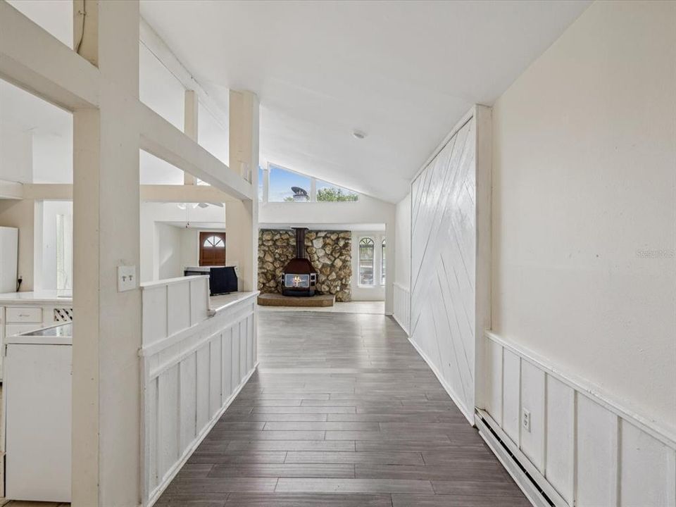 For Sale: $159,750 (2 beds, 1 baths, 1248 Square Feet)