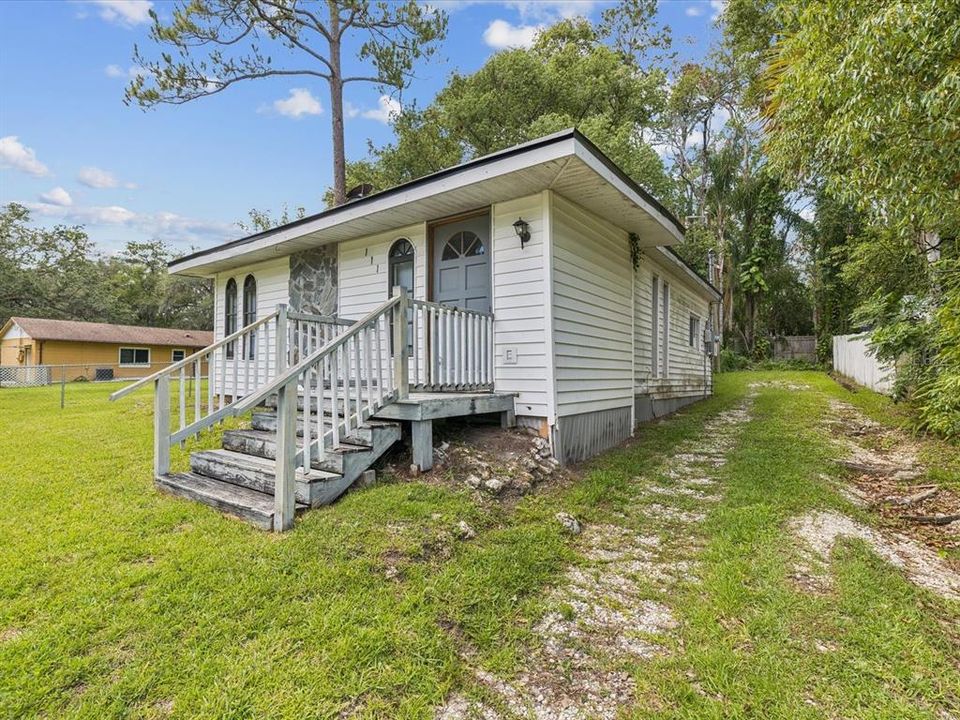 For Sale: $159,750 (2 beds, 1 baths, 1248 Square Feet)