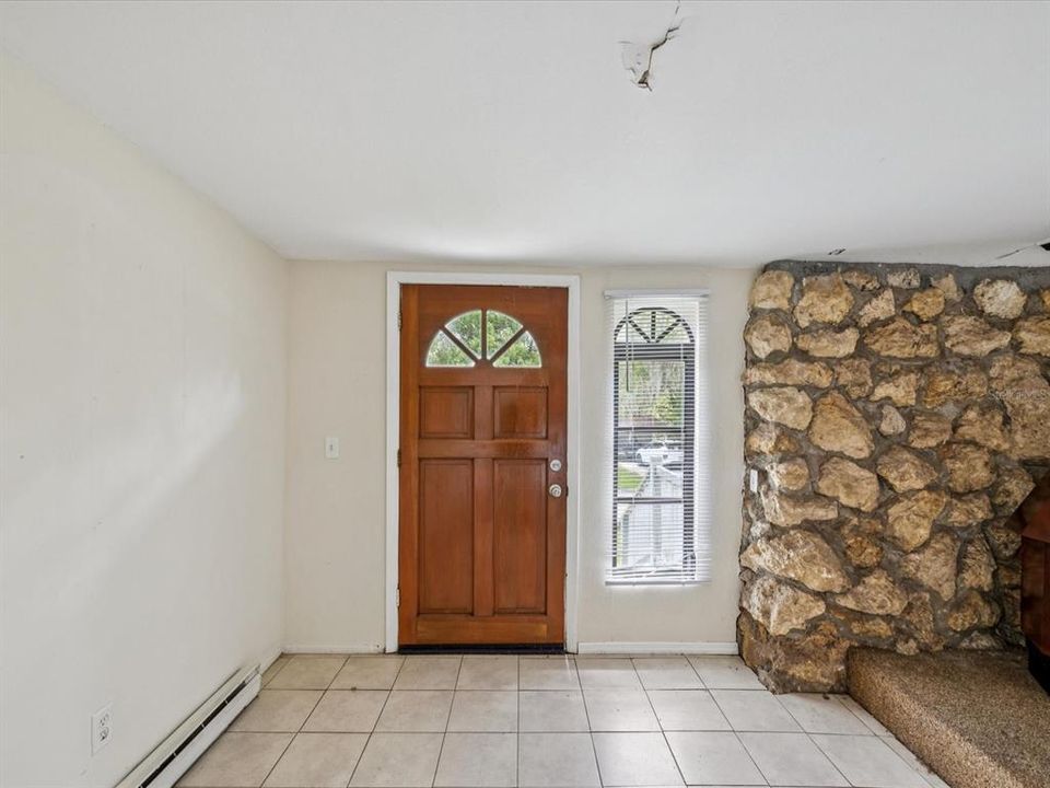 For Sale: $159,750 (2 beds, 1 baths, 1248 Square Feet)