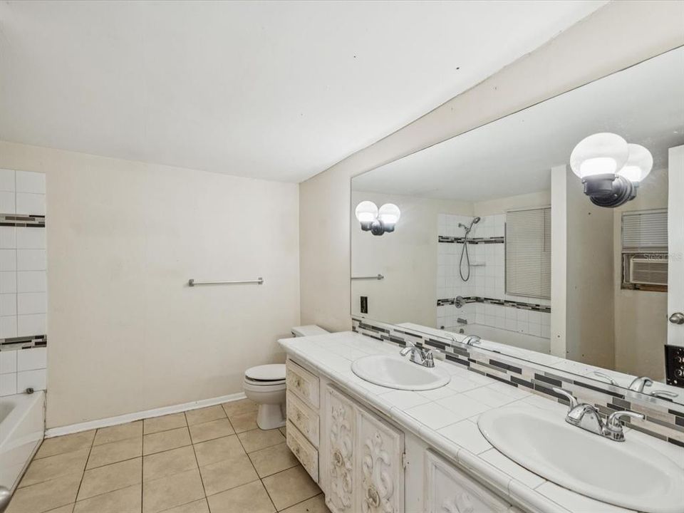 For Sale: $159,750 (2 beds, 1 baths, 1248 Square Feet)
