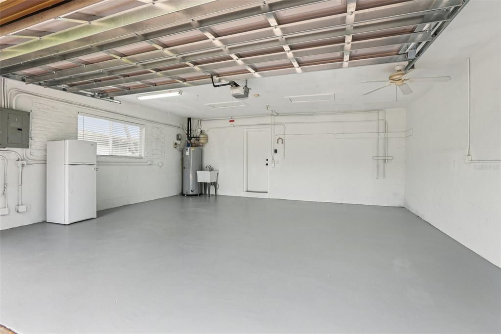 Active With Contract: $1,995,000 (4 beds, 4 baths, 4141 Square Feet)