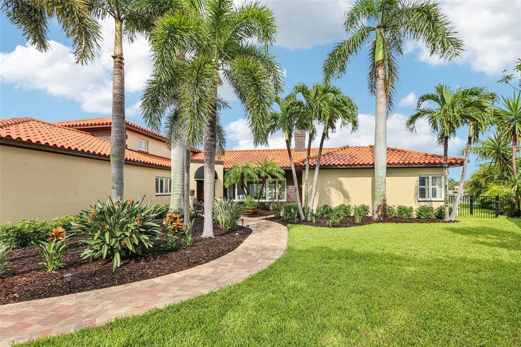 Active With Contract: $1,995,000 (4 beds, 4 baths, 4141 Square Feet)