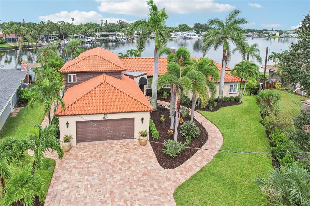 Active With Contract: $1,995,000 (4 beds, 4 baths, 4141 Square Feet)