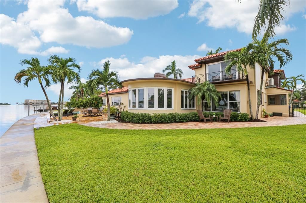 Active With Contract: $1,995,000 (4 beds, 4 baths, 4141 Square Feet)